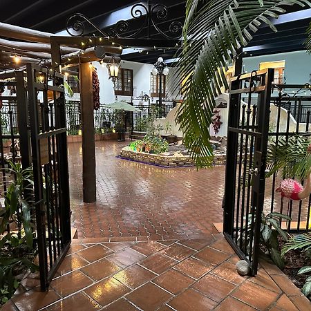 Ramada By Wyndham Las Cruces Hotel & Conference Center Экстерьер фото