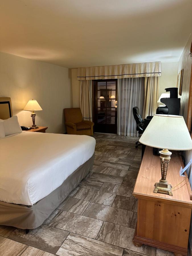 Ramada By Wyndham Las Cruces Hotel & Conference Center Экстерьер фото