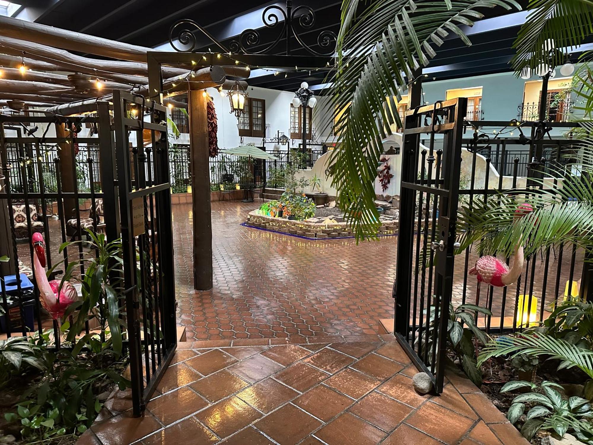 Ramada By Wyndham Las Cruces Hotel & Conference Center Экстерьер фото