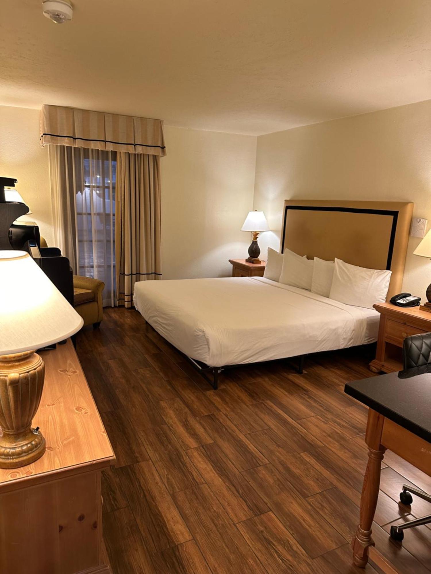 Ramada By Wyndham Las Cruces Hotel & Conference Center Экстерьер фото